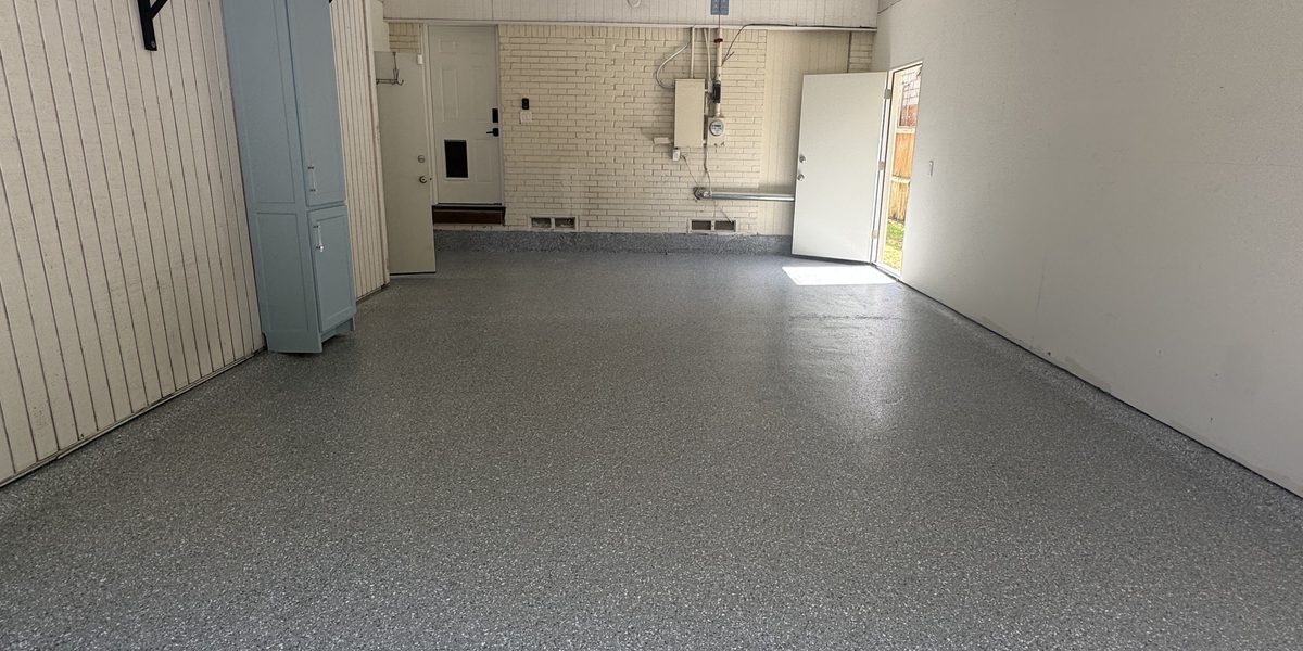 Completed flake epoxy garage floor - Metro Floor Coating DFW